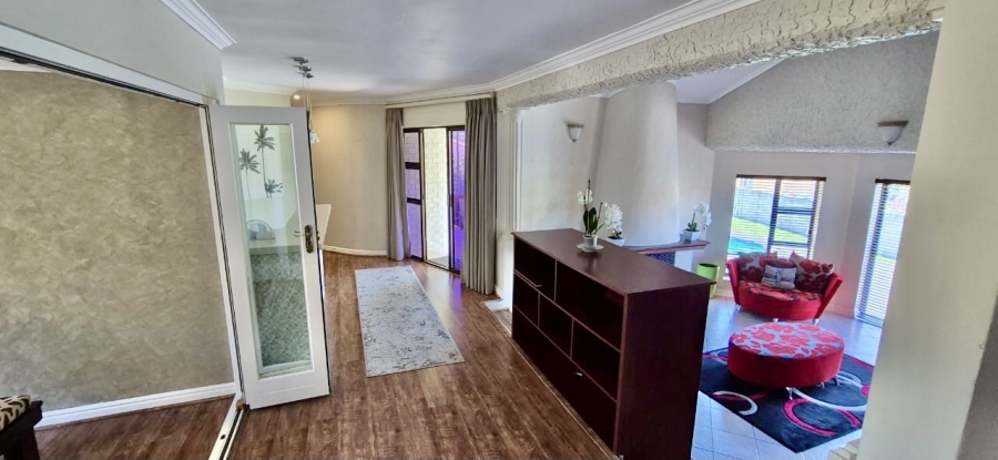 5 Bedroom Property for Sale in Summerstrand Eastern Cape